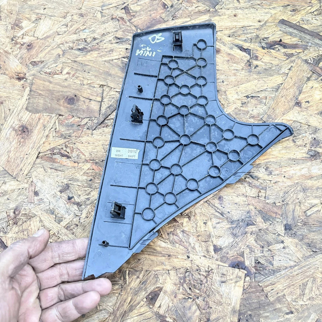 BMW MINI ONE DRIVER SIDE CENTER CONSOLE TRIM 51452752774 208 310112