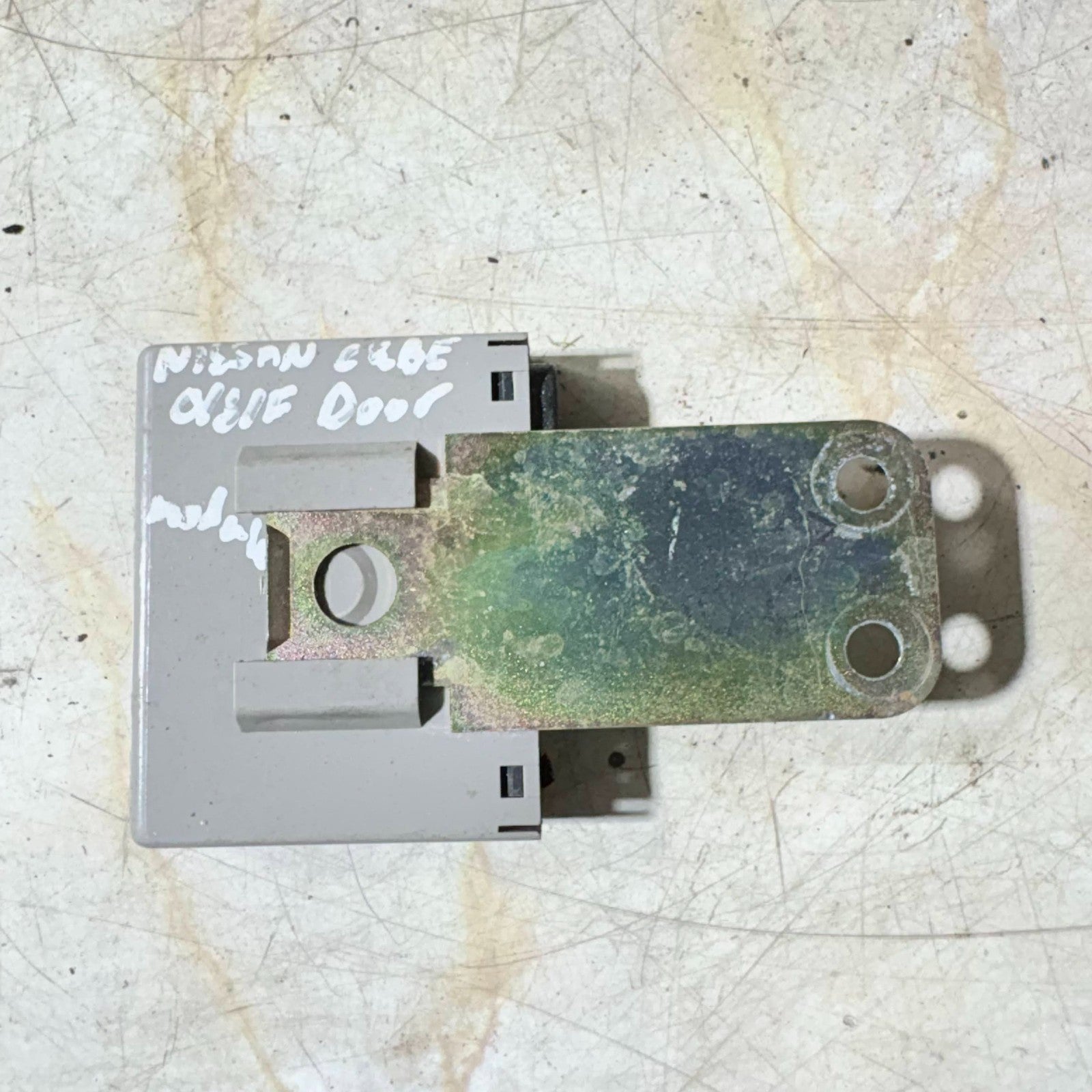 Nissan Cube 2009-2011 Drivers Right Side Front Door Module