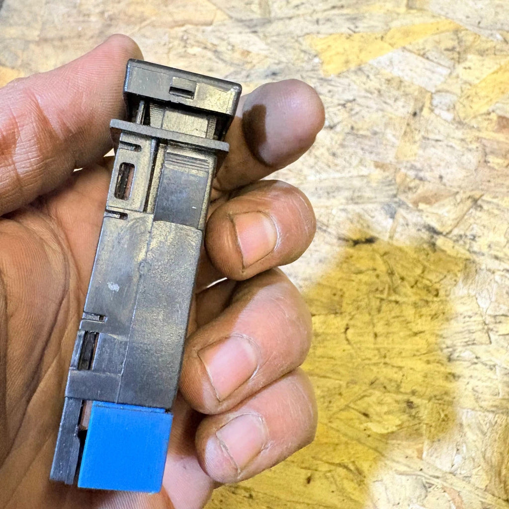 DFSK Loadhopper Fog Switch DFSK-2038 Van/Pickup up to 2014 & 2015+ K01H 2019+