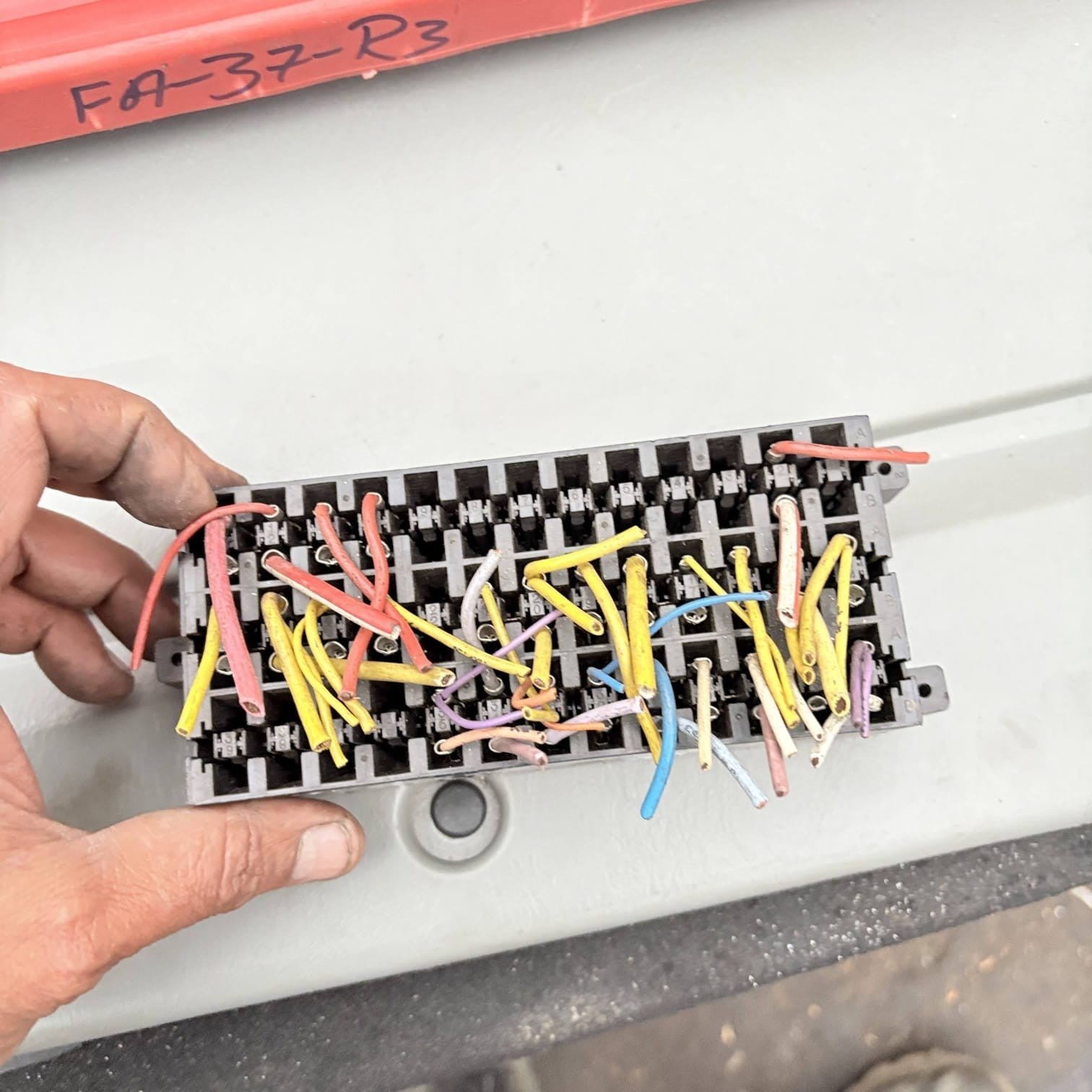 Nissan Primastar Fusebox 2002-2006 | Renault Trafic II X83 2001-2006 1673153