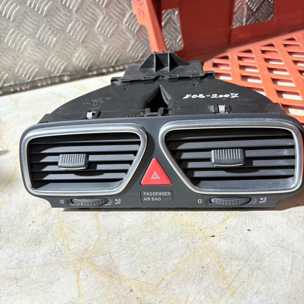 VOLKSWAGEN EOS 2007 CENTER AIR VENT 1Q0819735C 1Q0 819 735 C