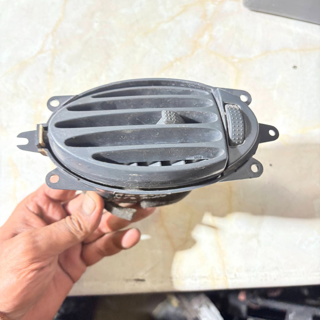 2007 LDV DASHBOARD LEFT MIDDLE HEATER AIR VENT PASSENGER SIDE