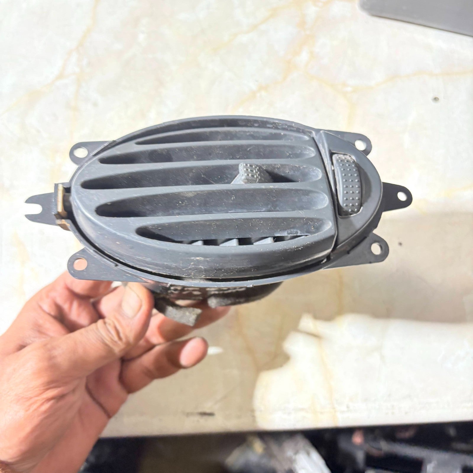 2007 LDV DASHBOARD LEFT MIDDLE HEATER AIR VENT PASSENGER SIDE