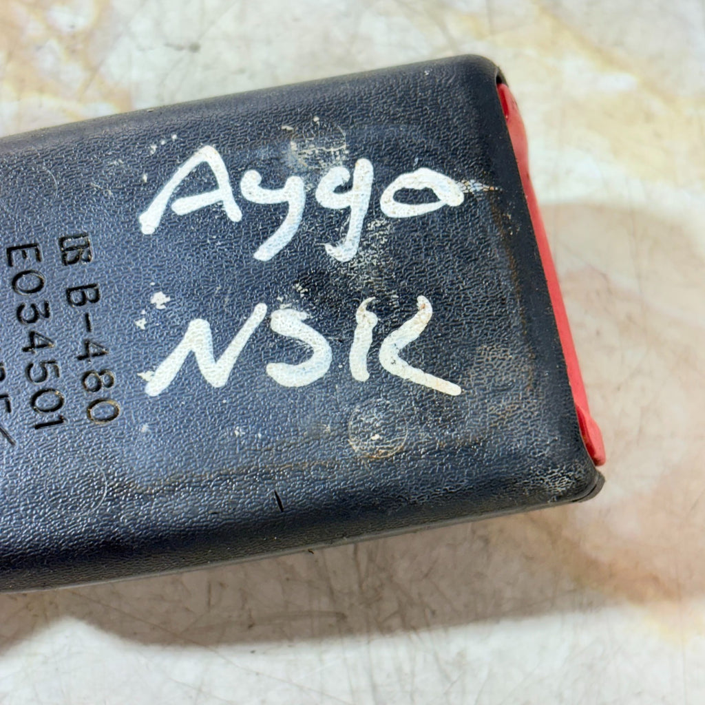 Toyota Aygo Mk1 2005-2014 Rear Left Seat Belt Buckle Clip 3 Door E034501 B-480