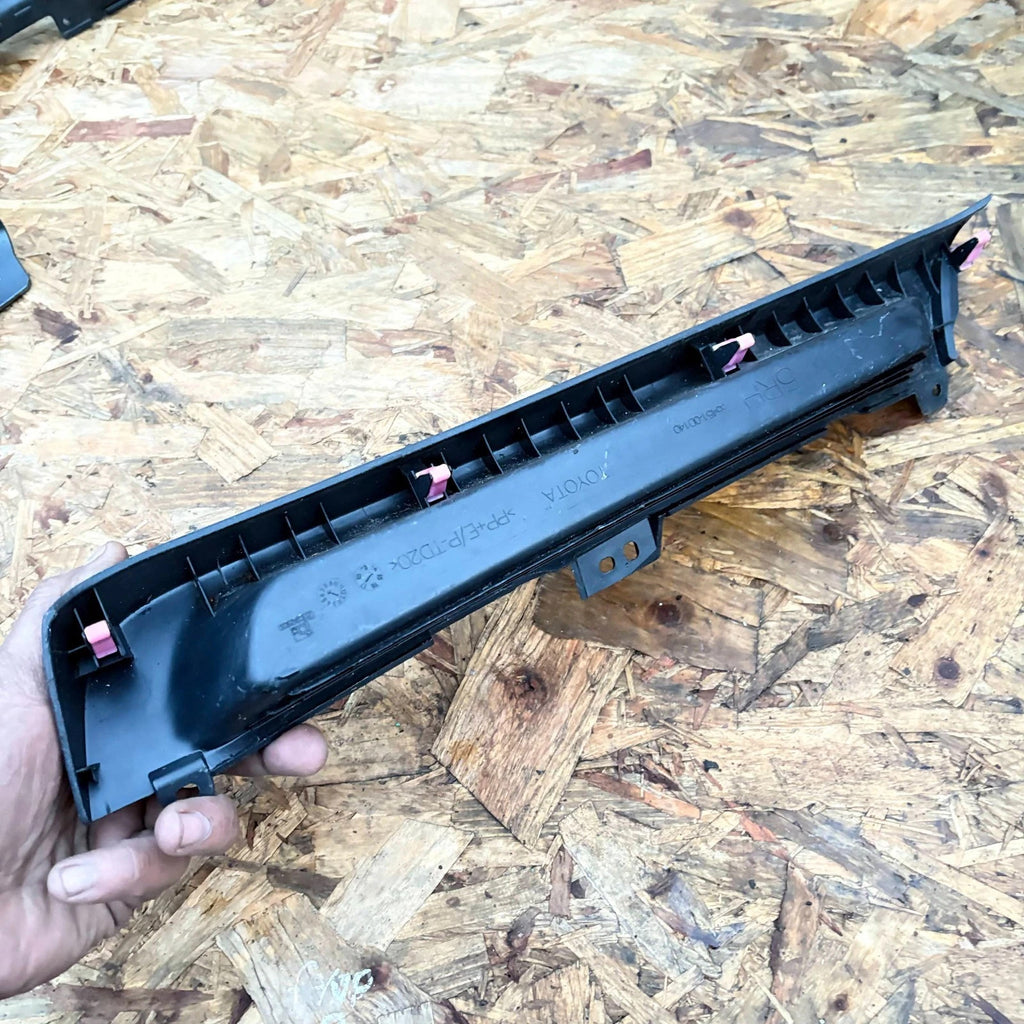 TOYOTA YARIS MK3 15-18 HYBRID DASH STORAGE COMPARTMENT TRIM 55451-0D140