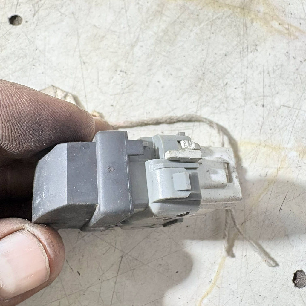 28082-02 Renault Scenic Mk2 Rear Electric Window Switch 6 Pin 28082-01