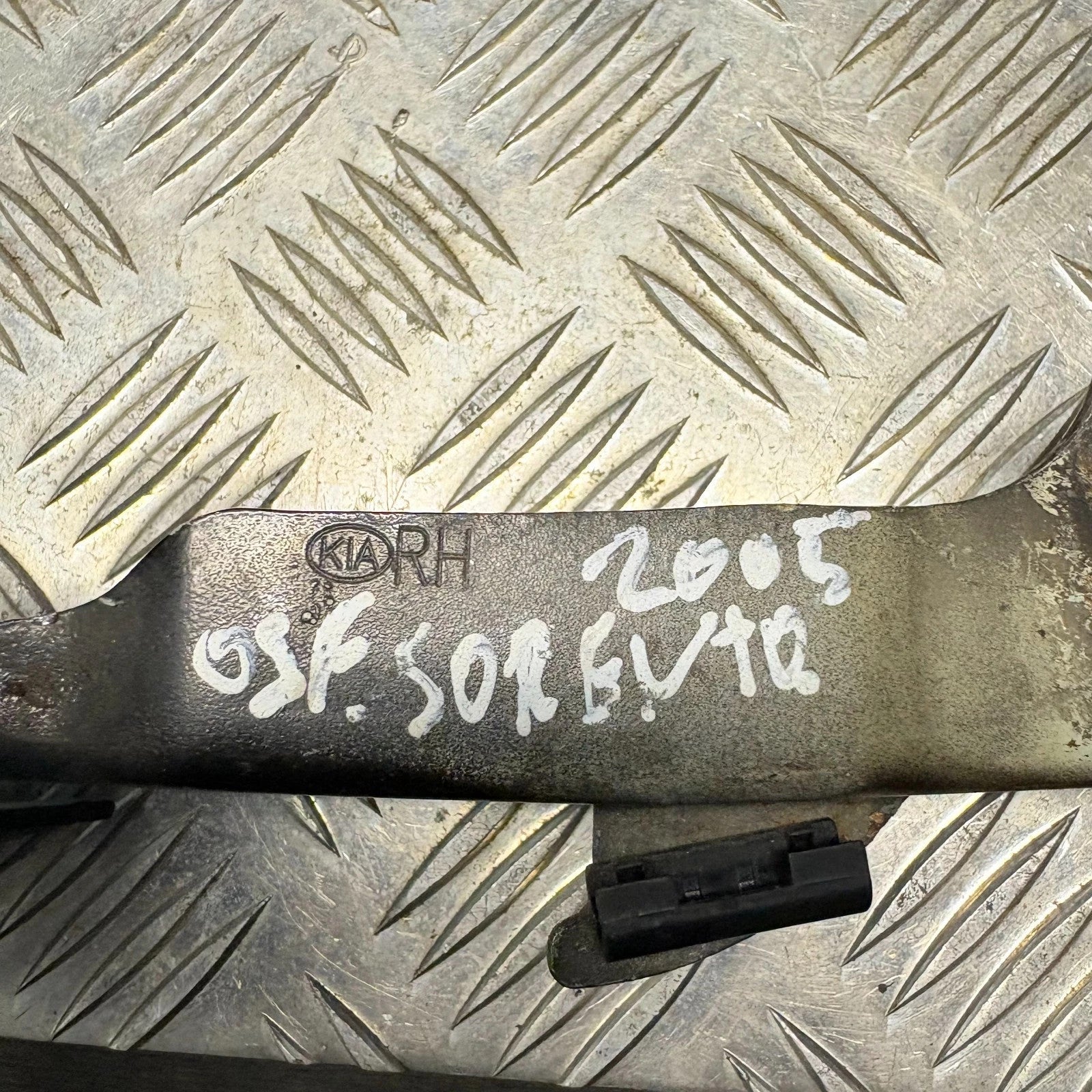 KIA SORENTO 2002-2009 Front Right Bonnet Hinge
