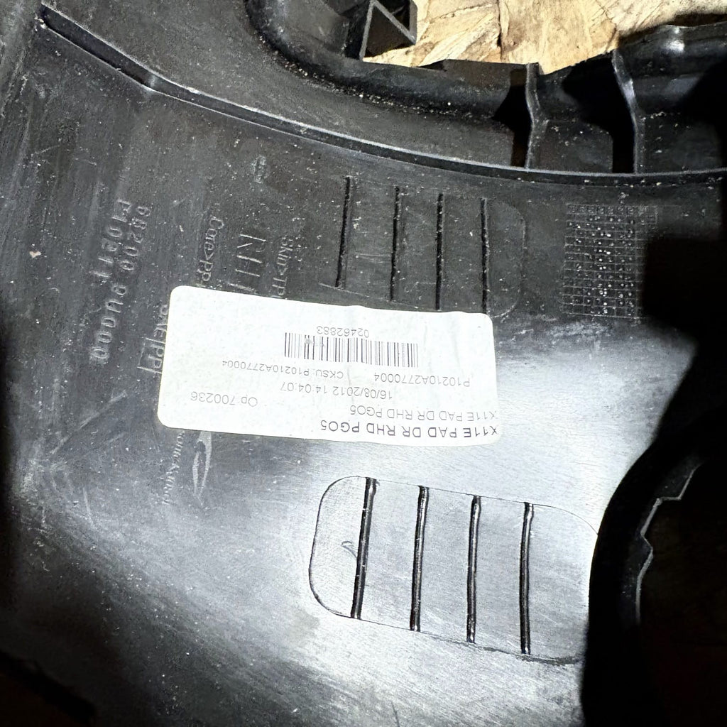 682009U000 Interior Nissan Note DE904308-06-2012