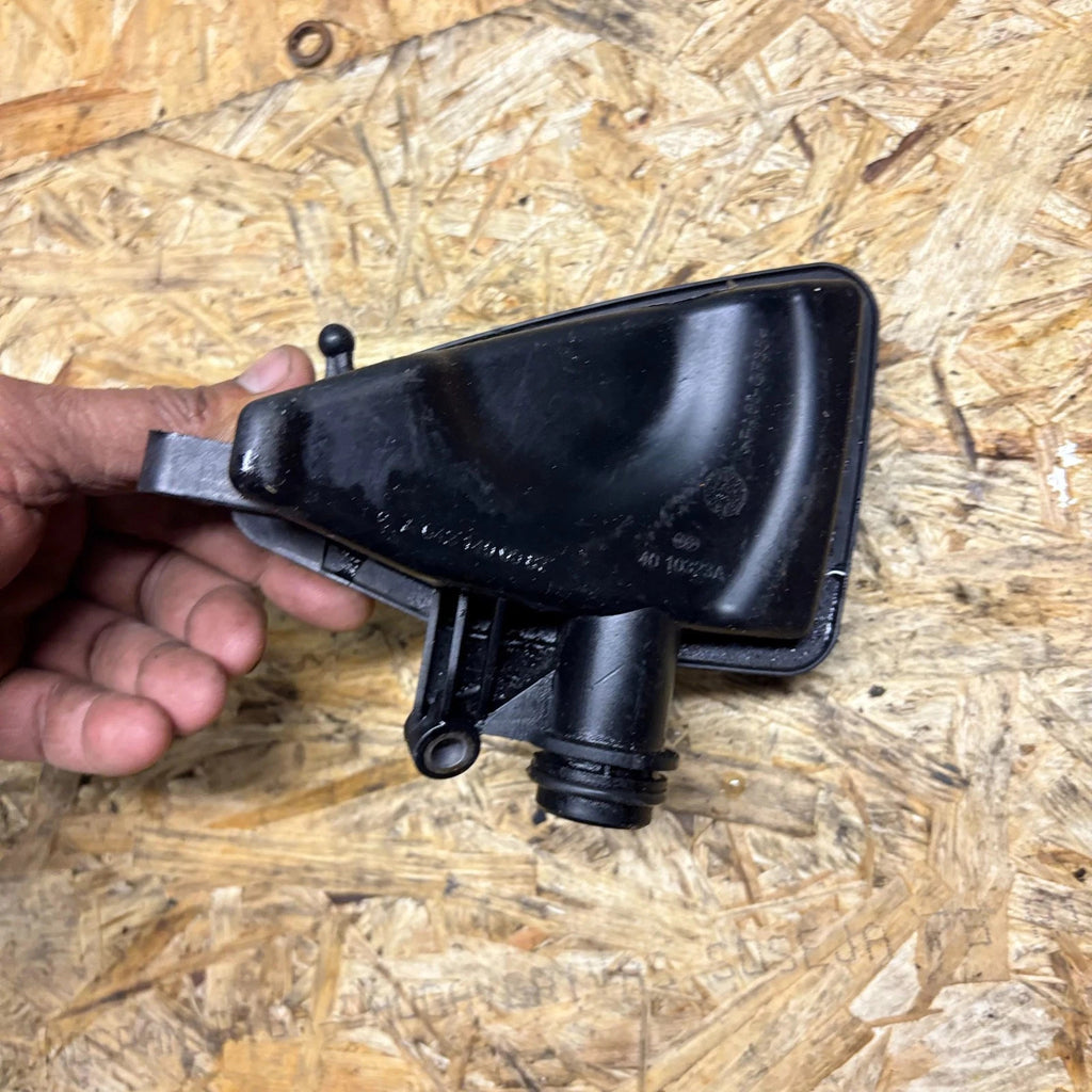 Chrysler 300C 3.0 CRD Diesel V6 Air Intake Resonator A6421400087 4010323A 05-10