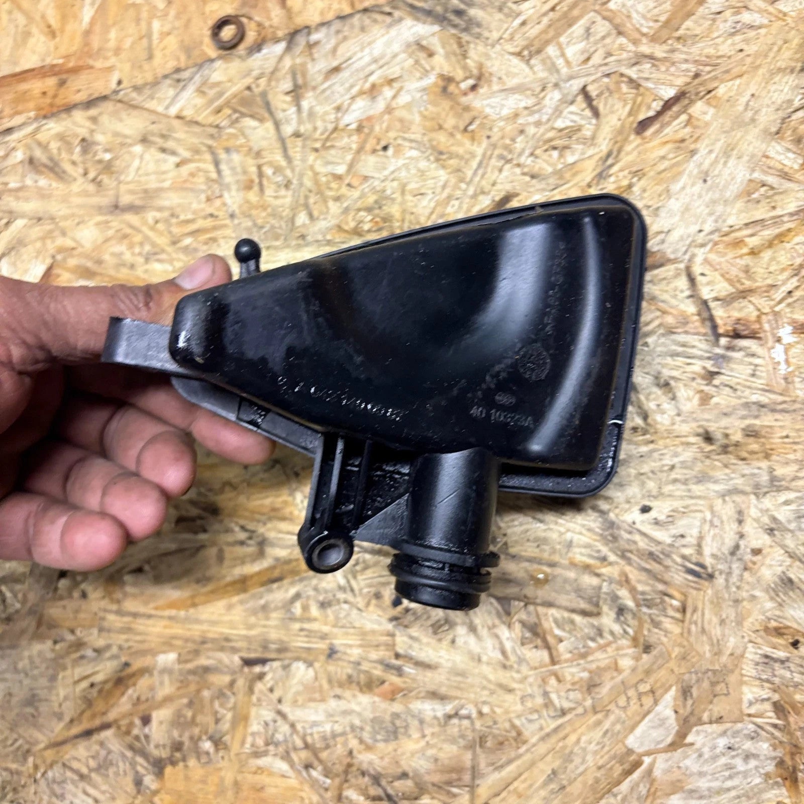 Chrysler 300C 3.0 CRD Diesel V6 Air Intake Resonator A6421400087 4010323A 05-10