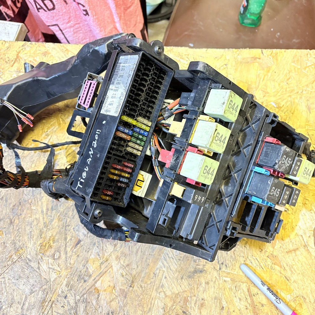 VW Tiguan 5N 2007-2016 BCM Body Control Module J519 Fuse Box 1K0937087
