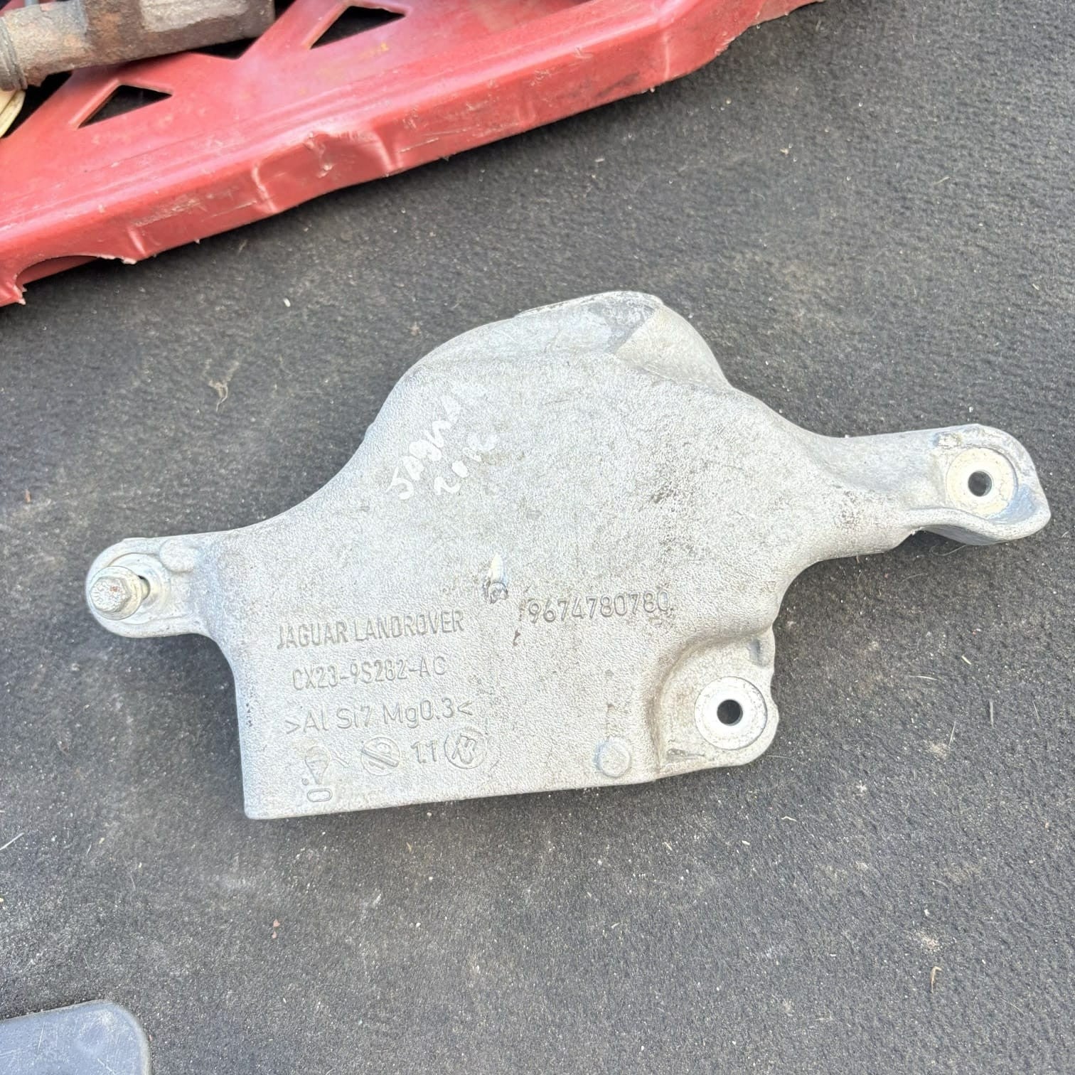 JAGUAR XF X250 2011-2015 2.2D DIESEL ENGINE MOUNTING BRACKET 9674780780