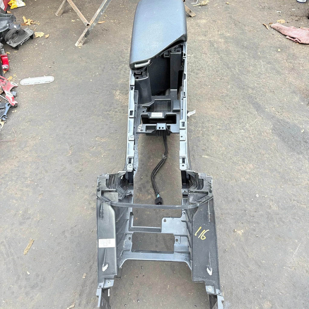 2017 HYUNDAI I40 MK1 CENTRE CONSOLE ARMREST TRIM 846013Z930