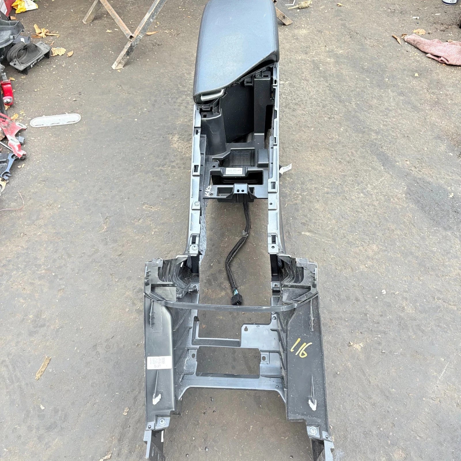 2017 HYUNDAI I40 MK1 CENTRE CONSOLE ARMREST TRIM 846013Z930