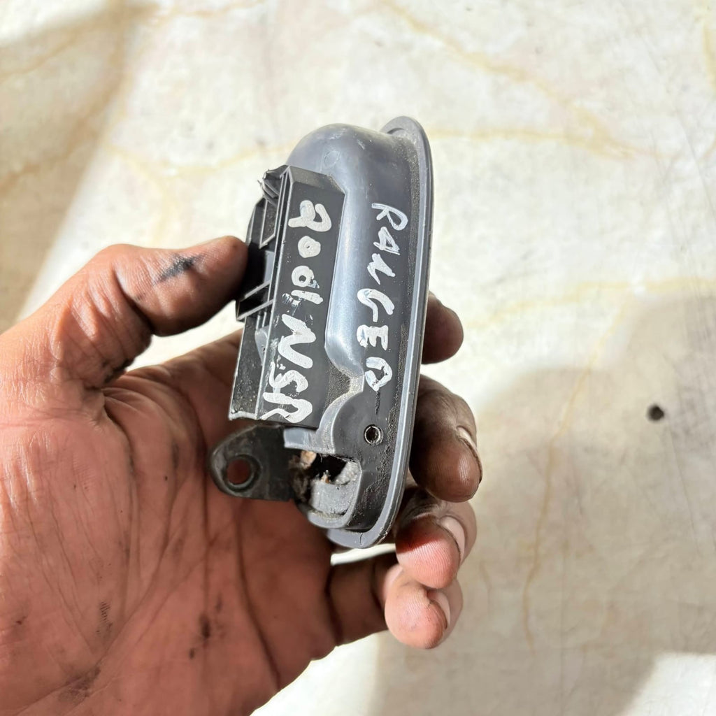 TOYOTA COROLLA Passenger Rear SIDE DOOR HANDLE 2001 69207-12020