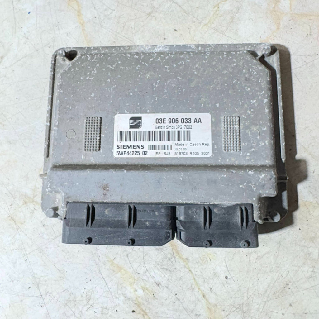 Seat Ibiza 2003 Engine Control Unit ECU 03E906033 AA
