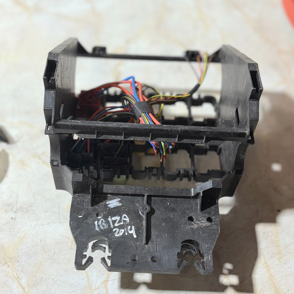 SEAT IBIZA 2010-2015 BODY CONTROL MODULE FUSE BOX RELAY 6R0907371D