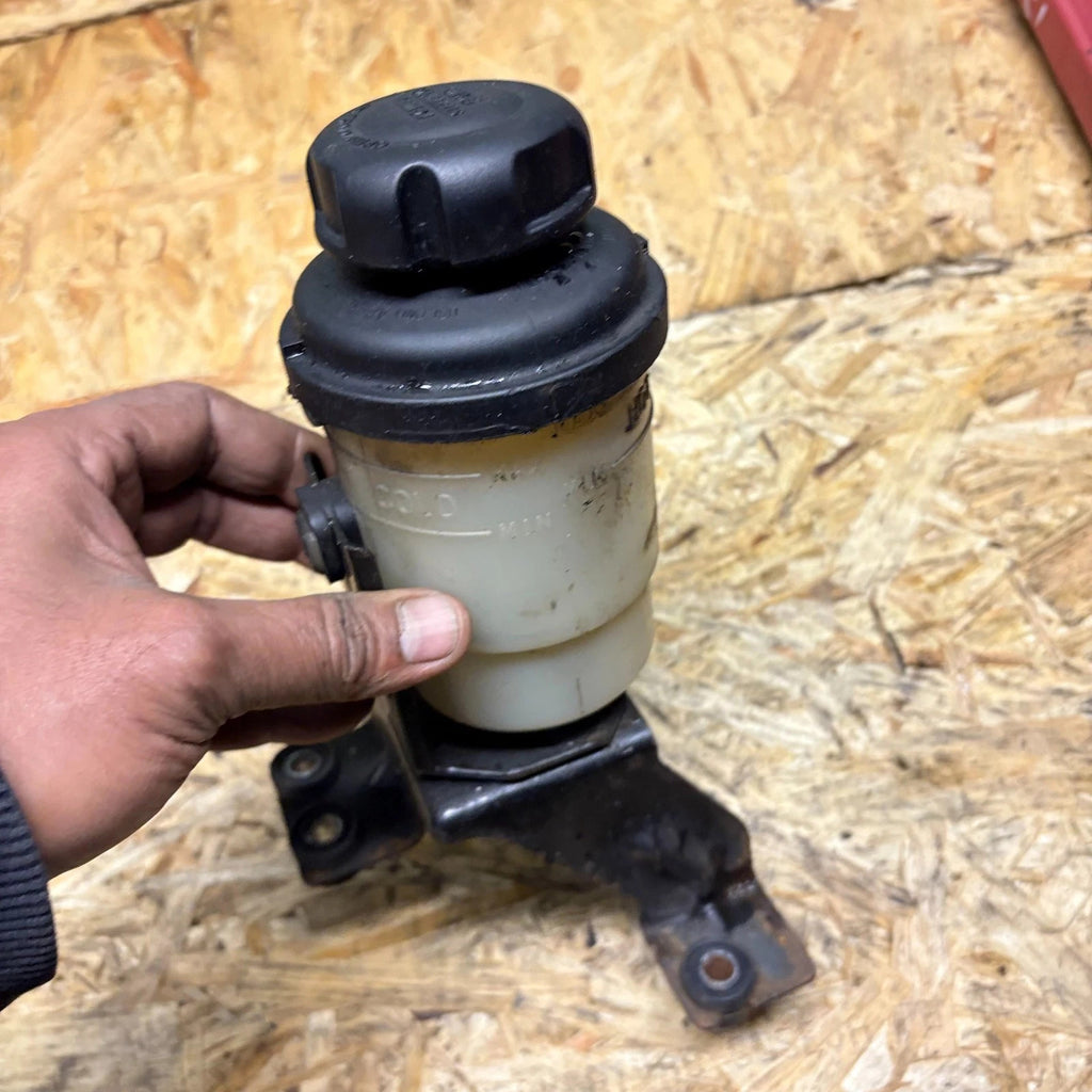 Kia Sorento BL Power Steering Reservoir Tank 57150-3E100 Bracket 2006-2008