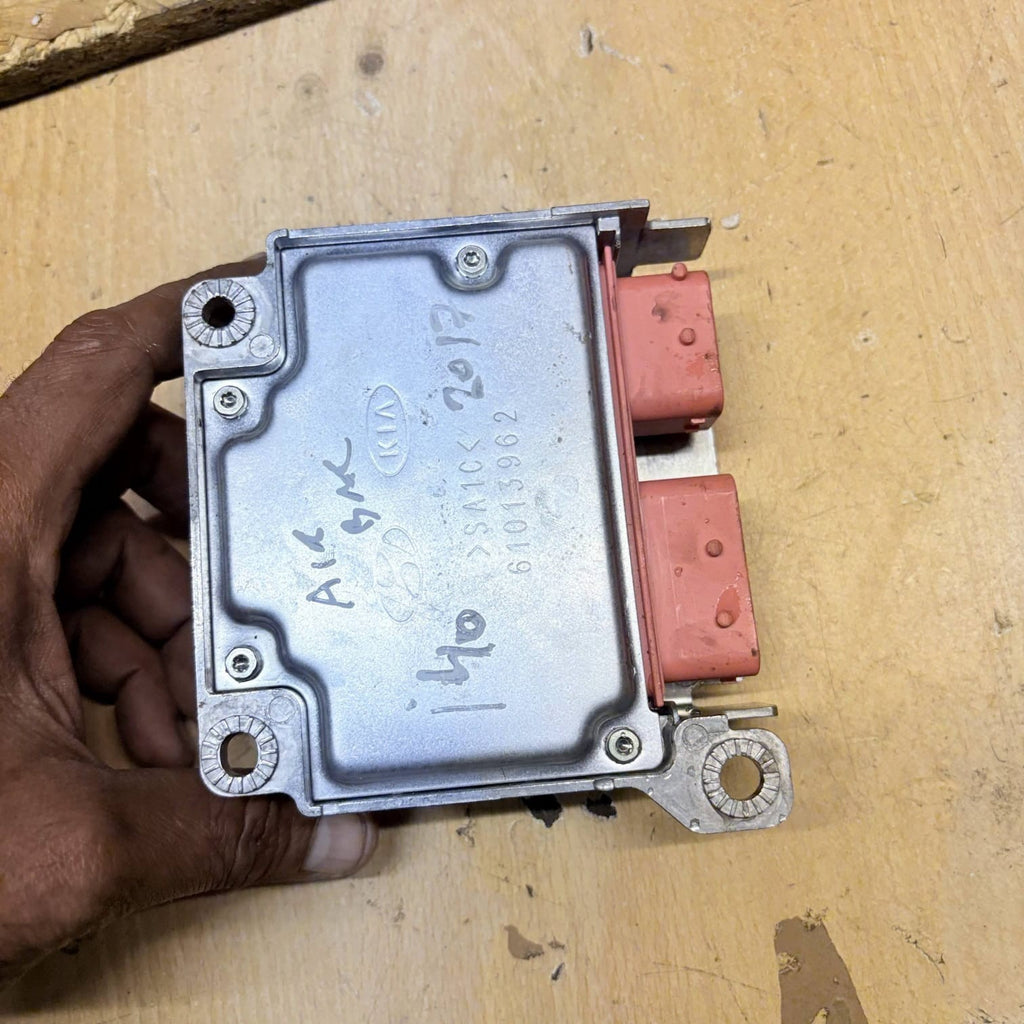HYUNDAI I40 AIRBAG CONTROL MODULE UNIT 95910-3Z300 (2017)