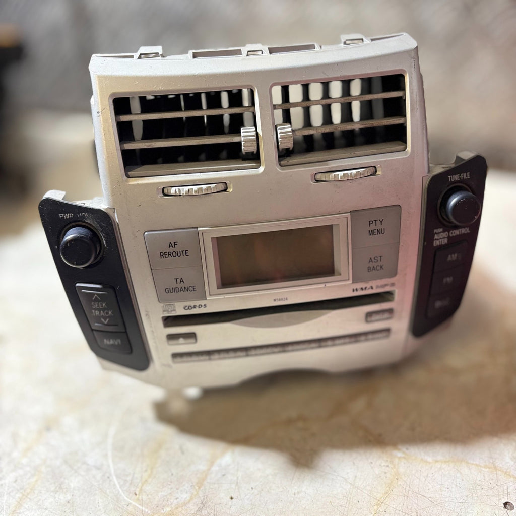 Toyota Yaris 2006-2008 Dash Centre Stereo Radio CD Air Vents W58824 CFF00009A