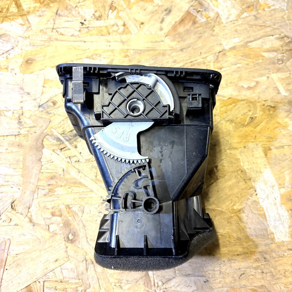 VW GOLF 2008-2012 Mk6 DASHBOARD AIR VENT DRIVER FRONT SIDE 5K0819704