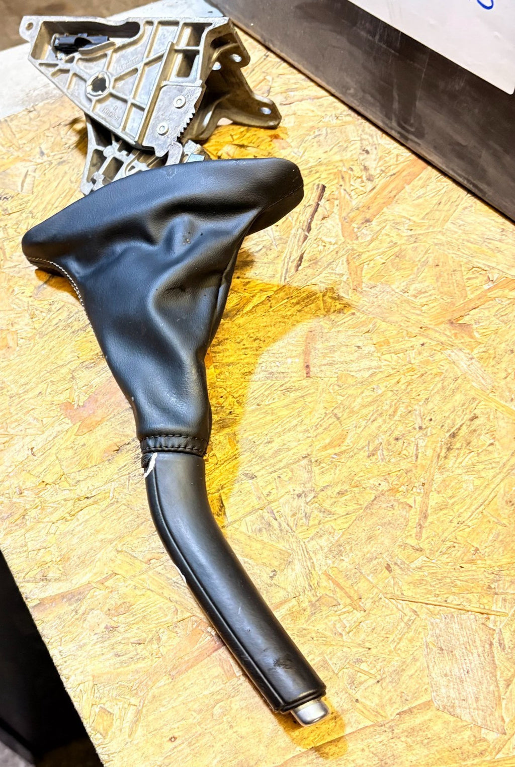 Volvo V40 2012-2019 Leather Handbrake Parking Brake Lever 31381647 EN-MC21120