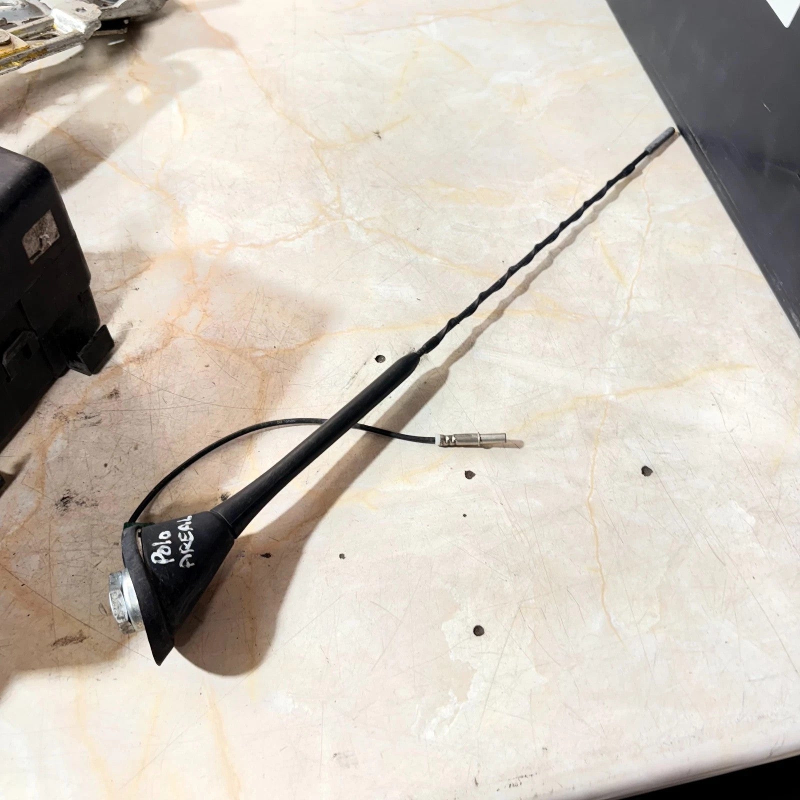 VW Polo 6R MK5 ROOF ANTENNA AMPLIFIER AERIAL & STICK