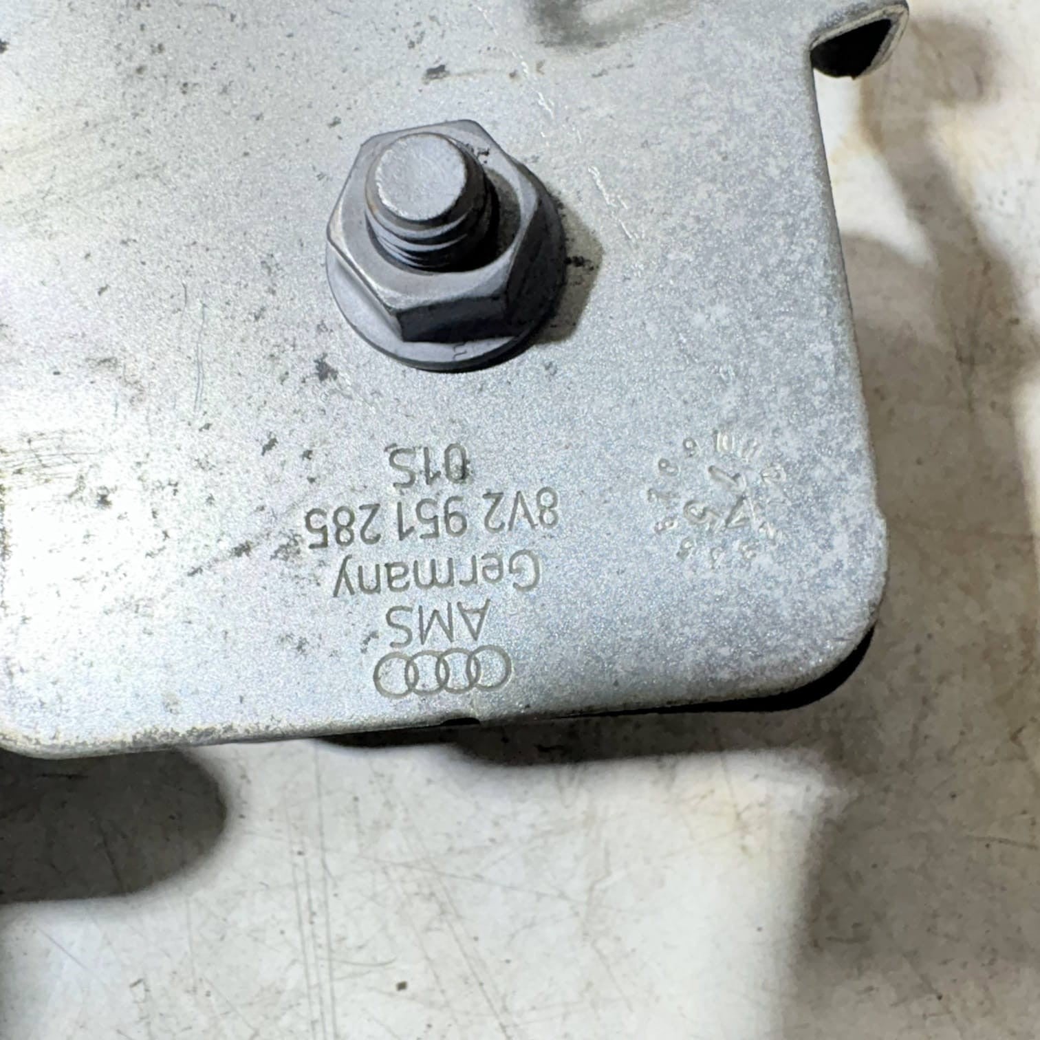 AUDI A3 S3 RS3 8V 2013-2020 HIGH TONE HORN & MOUNTING BRACKET 8V2951285