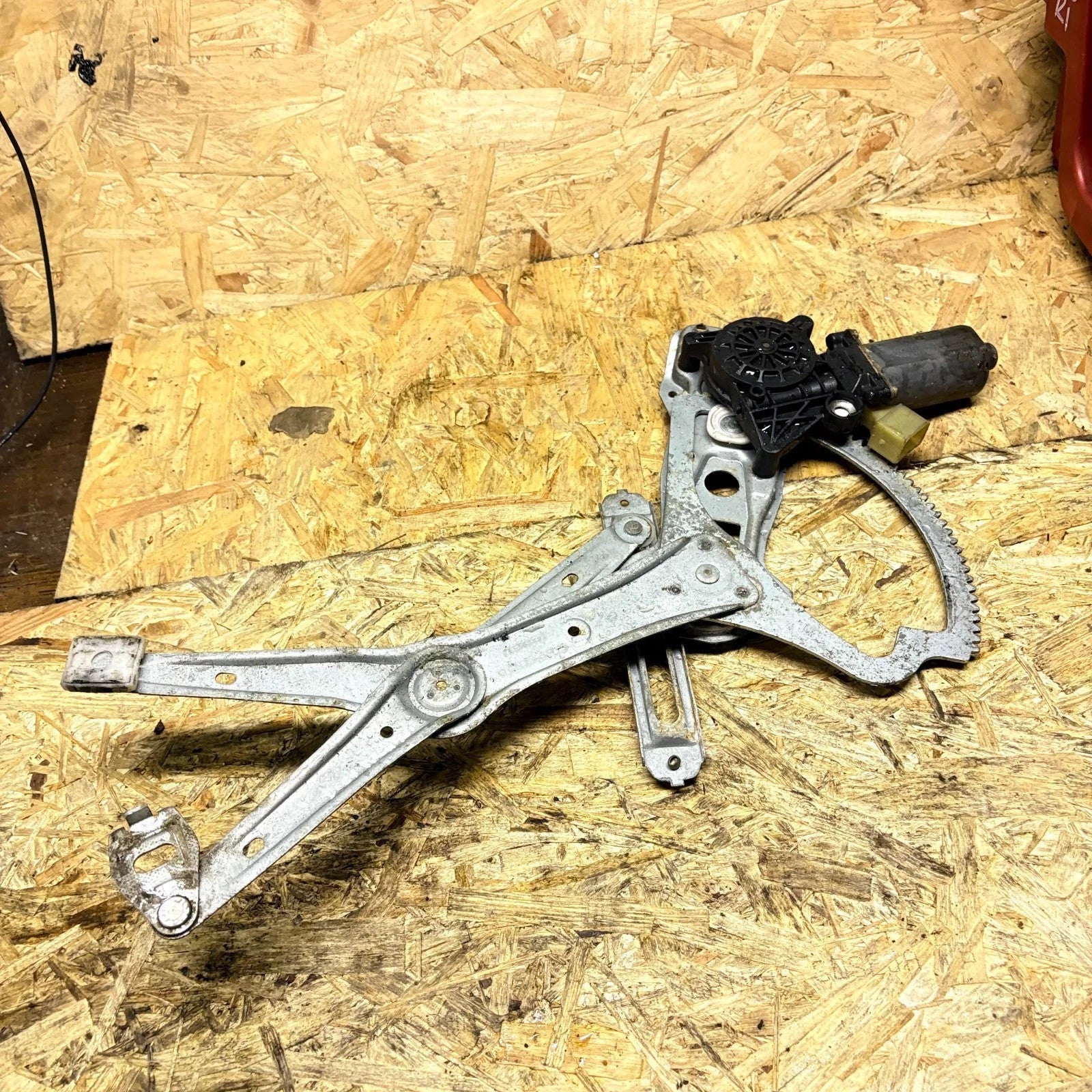 2000 MERCEDES E CLASS FRONT PASSENGER SIDE WINDOW REGULATOR 0130821703