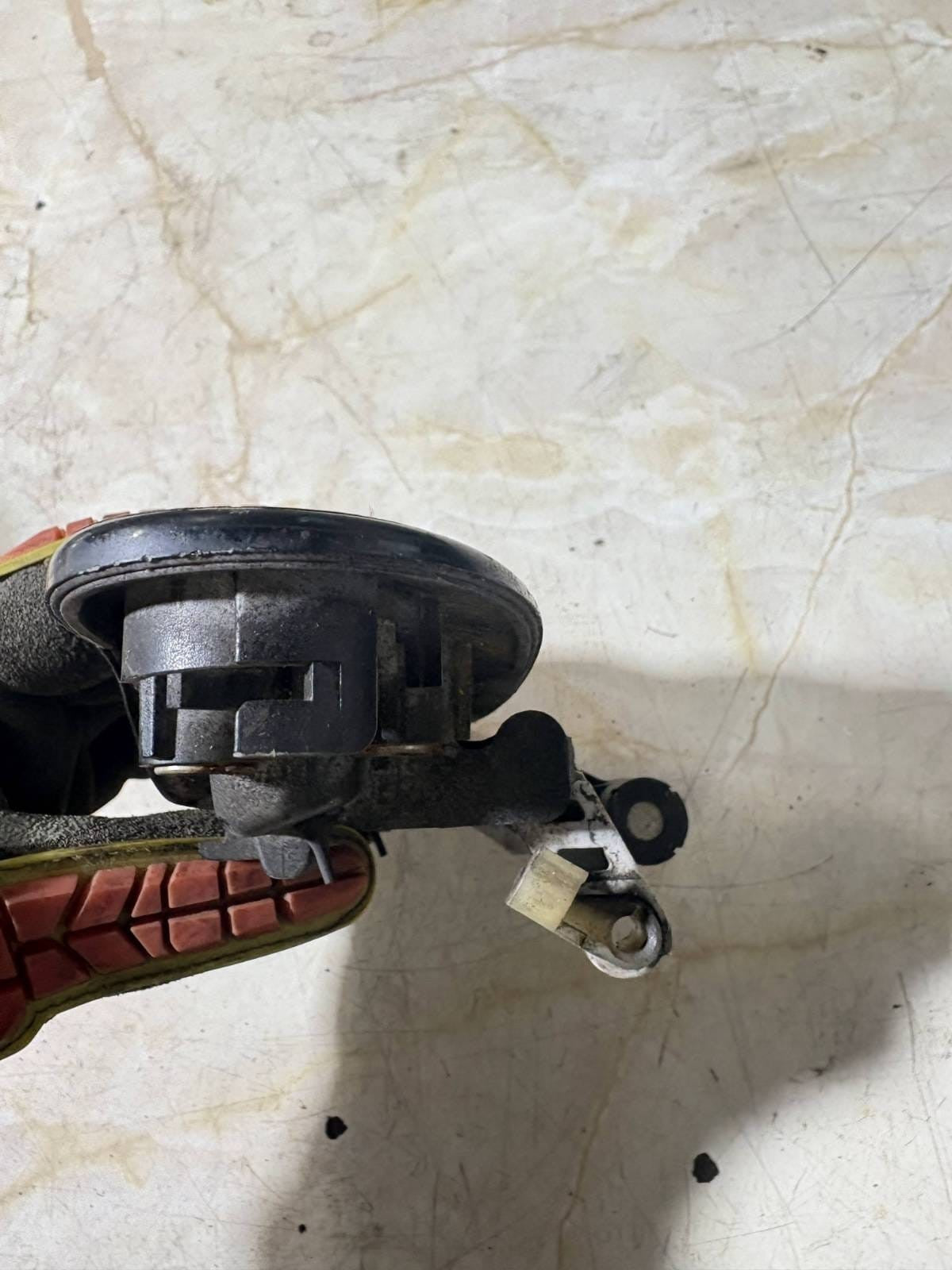 Toyota Yaris 99 NSF Left Front External Handle