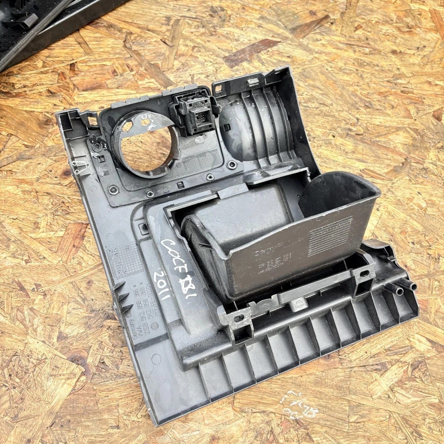 VW Golf Cabrio 1.4 TSI 2011 Dashboard Cubby Box 5K2858368C 15008250