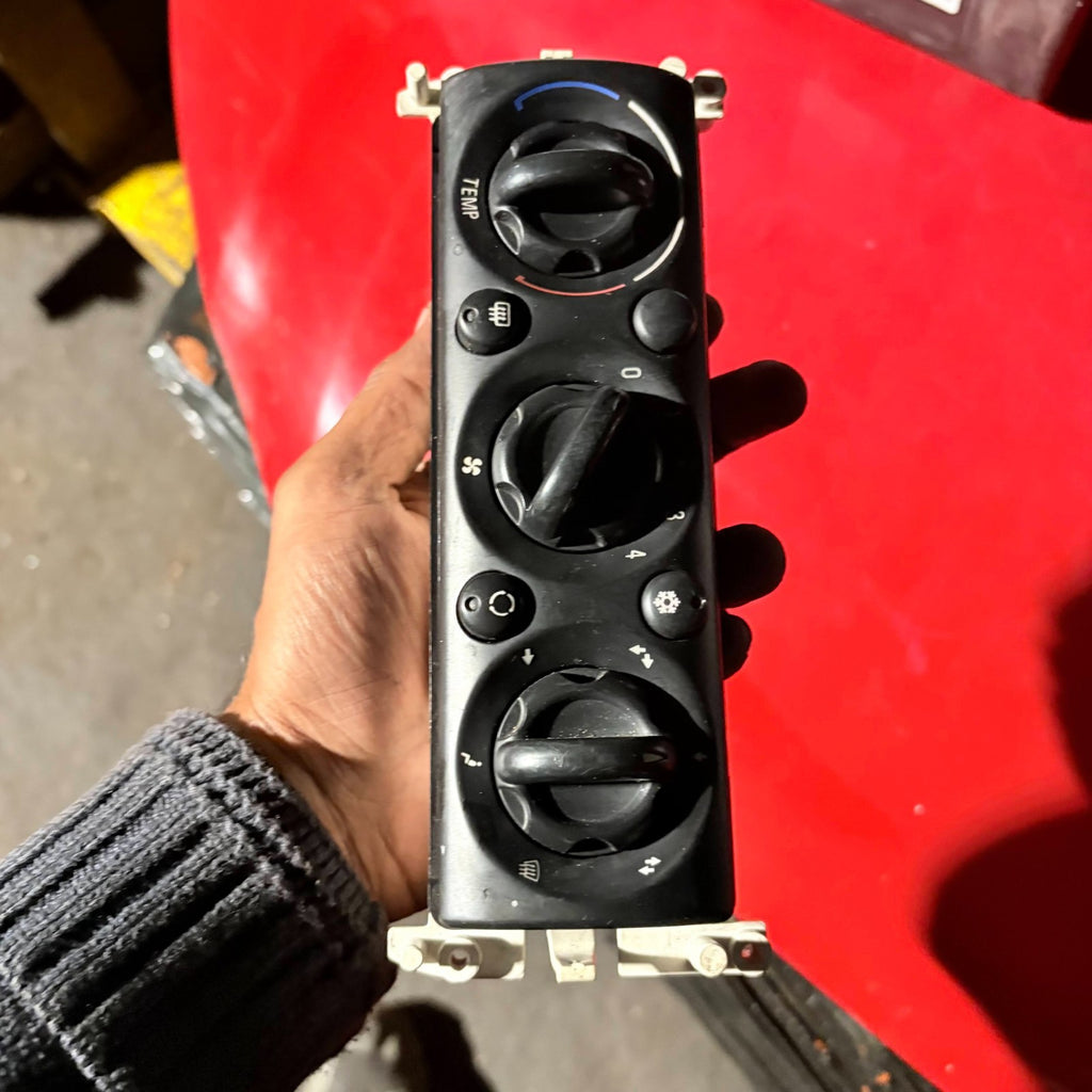 BMW Mini Cooper 2002 Climate Control Heater control unit 64111502214