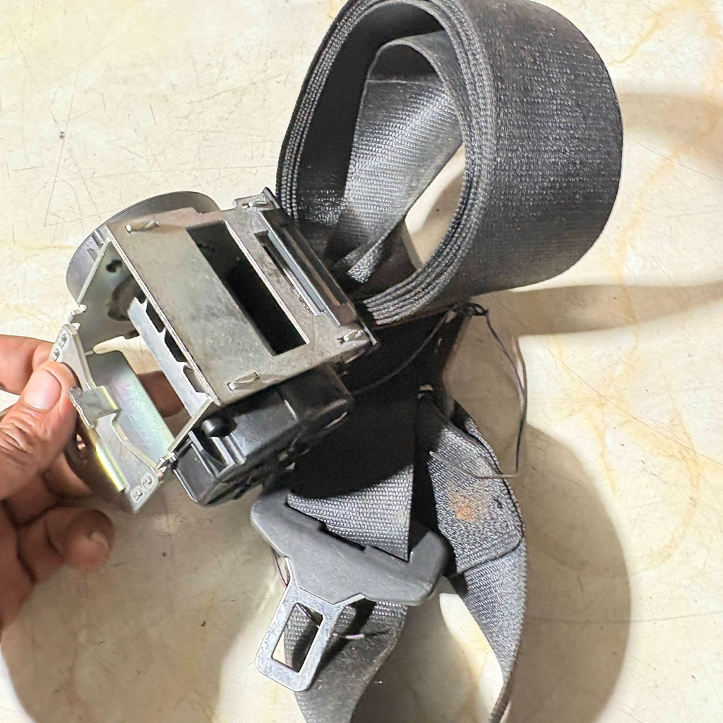 2010 BMW 318D SEAT BELT REAR RIGHT SIDE 607051100D