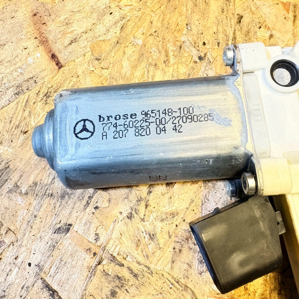 MERCEDES E CLASS C207 W207 2010 WINDOW MOTOR FRONT RIGHT DRIVER SIDE A2078200442