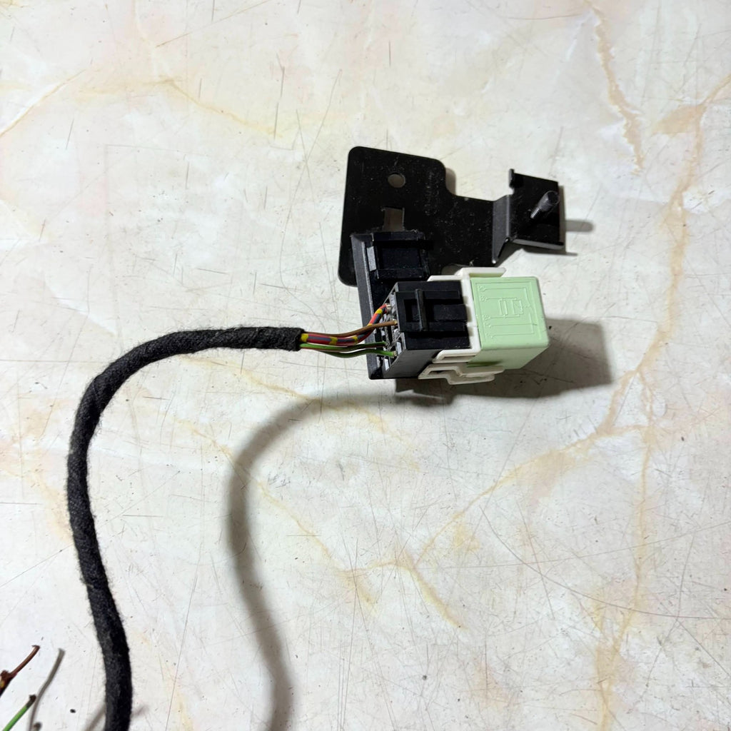 BMW & MINI White Green Make Contact Relay V23134-K59-X312
