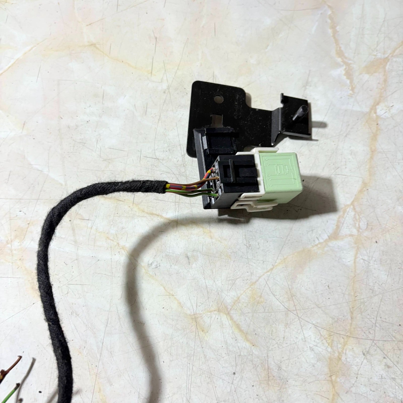 BMW & MINI White Green Make Contact Relay V23134-K59-X312