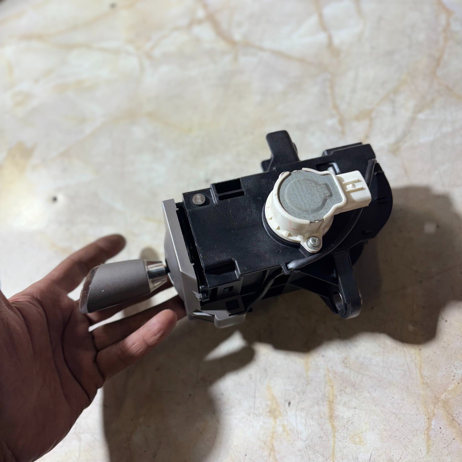 TOYOTA PRIUS 04-09 AUTO GEAR SHIFTER SELECTOR LEVER 89451-47030