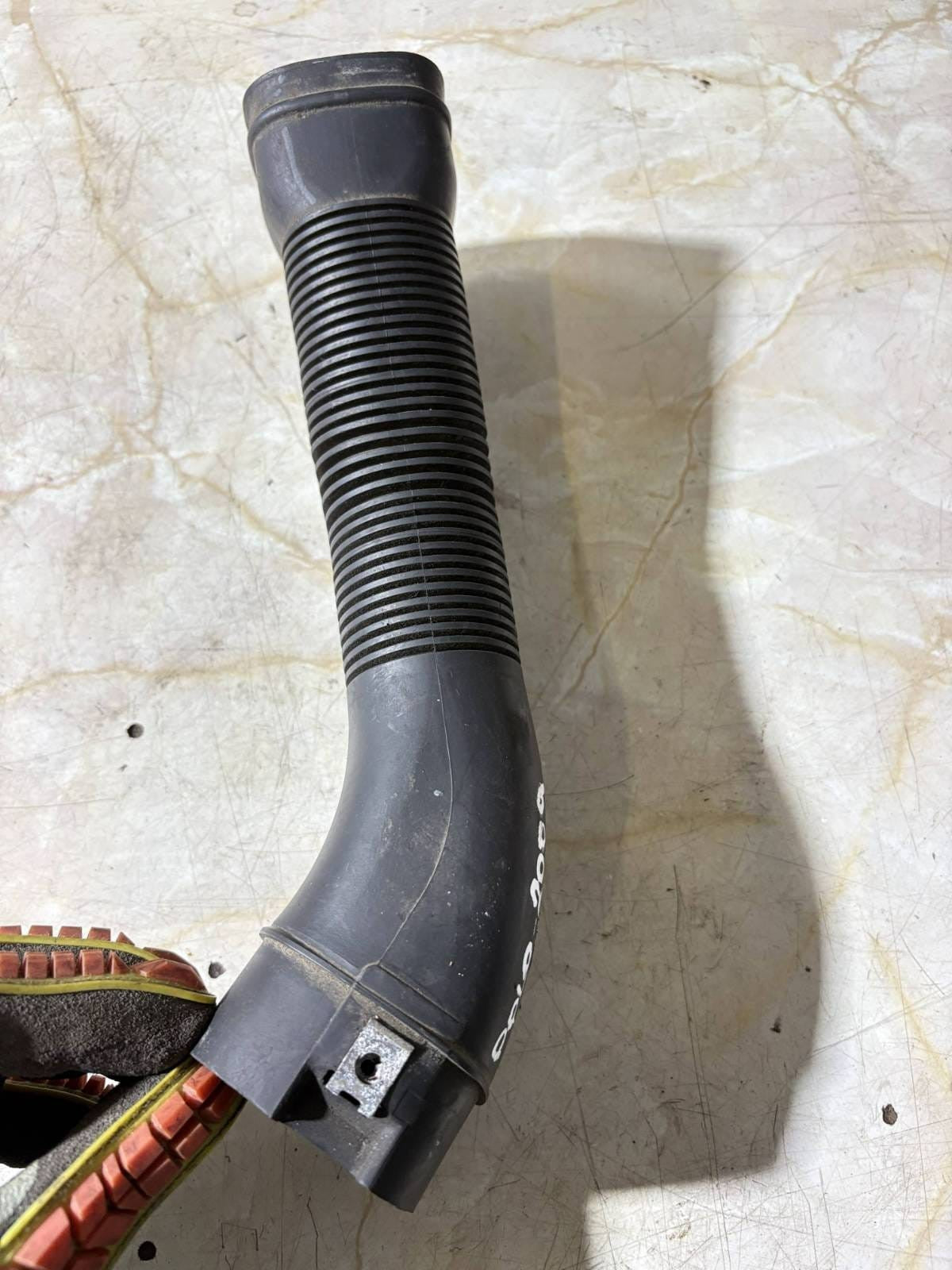 Skoda Roomster (5J) 2009 Diesel air intake hose pipe 6Q0129618G SKU27628