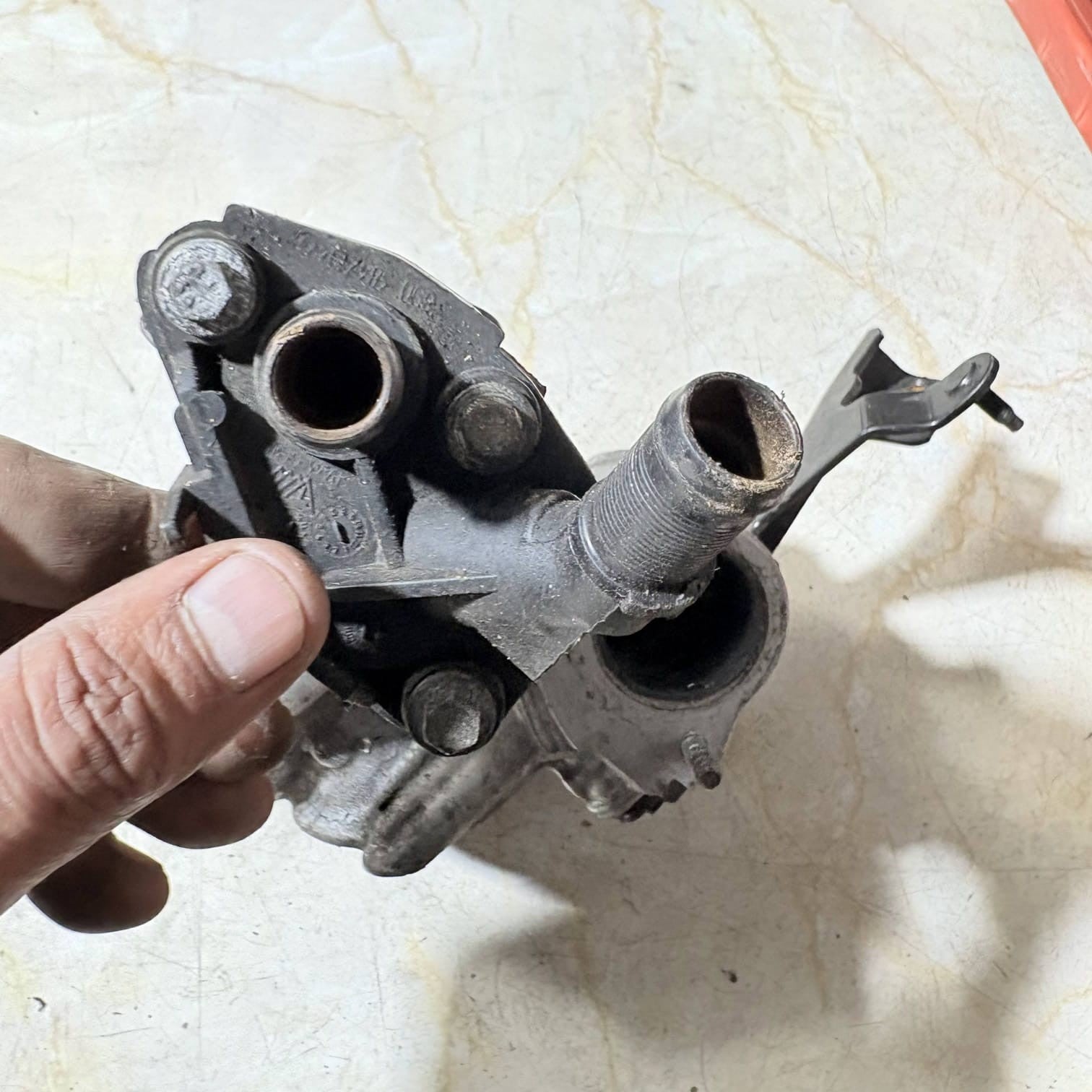 NISSAN QASHQAI TEKNA 1.5 DCI EGR VALVE COOLER HOUSING BRACKET FLANG 3-52301