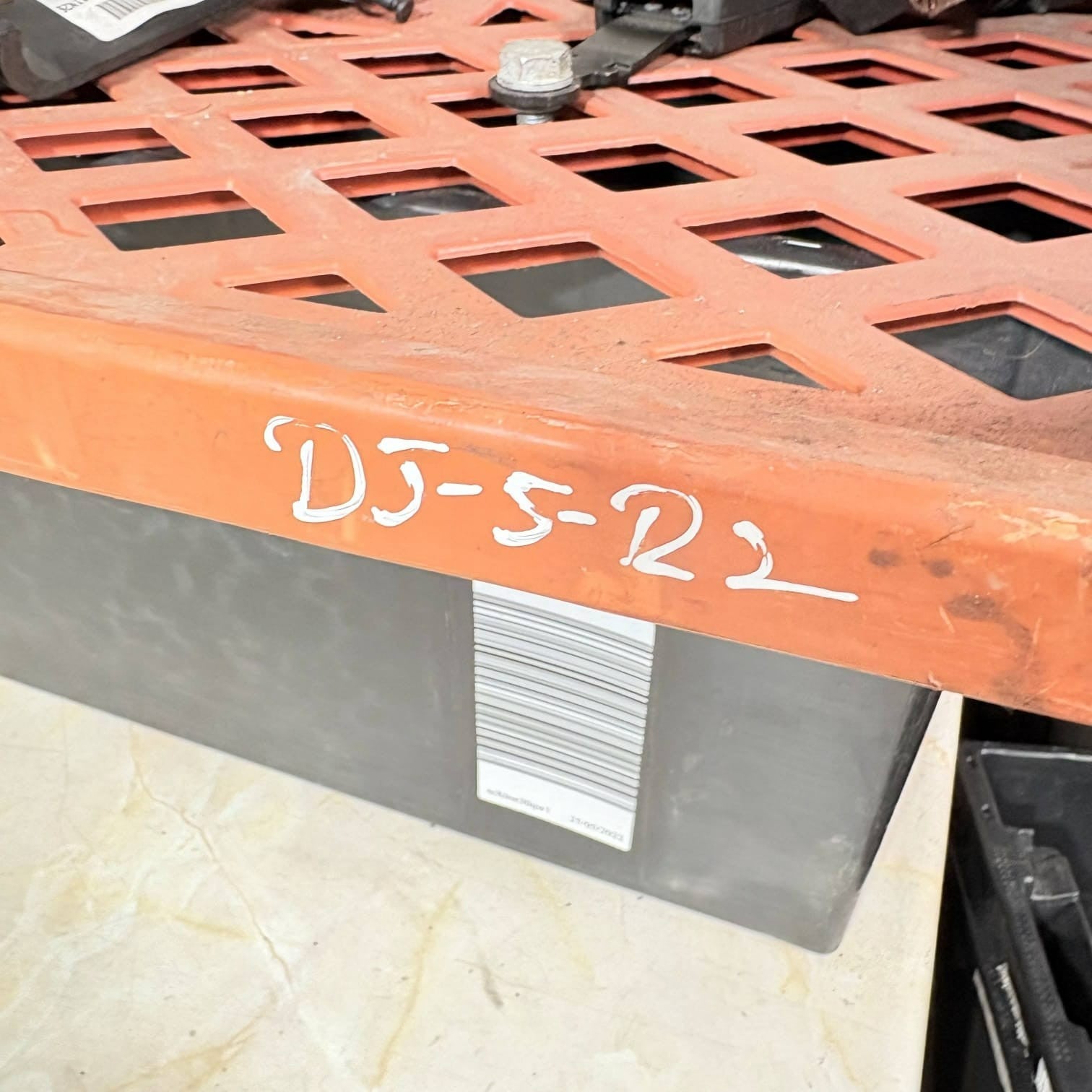 2n11n264a26cn 2n11n26Door HandleExterior, rear right side for F UK205792-29-2007