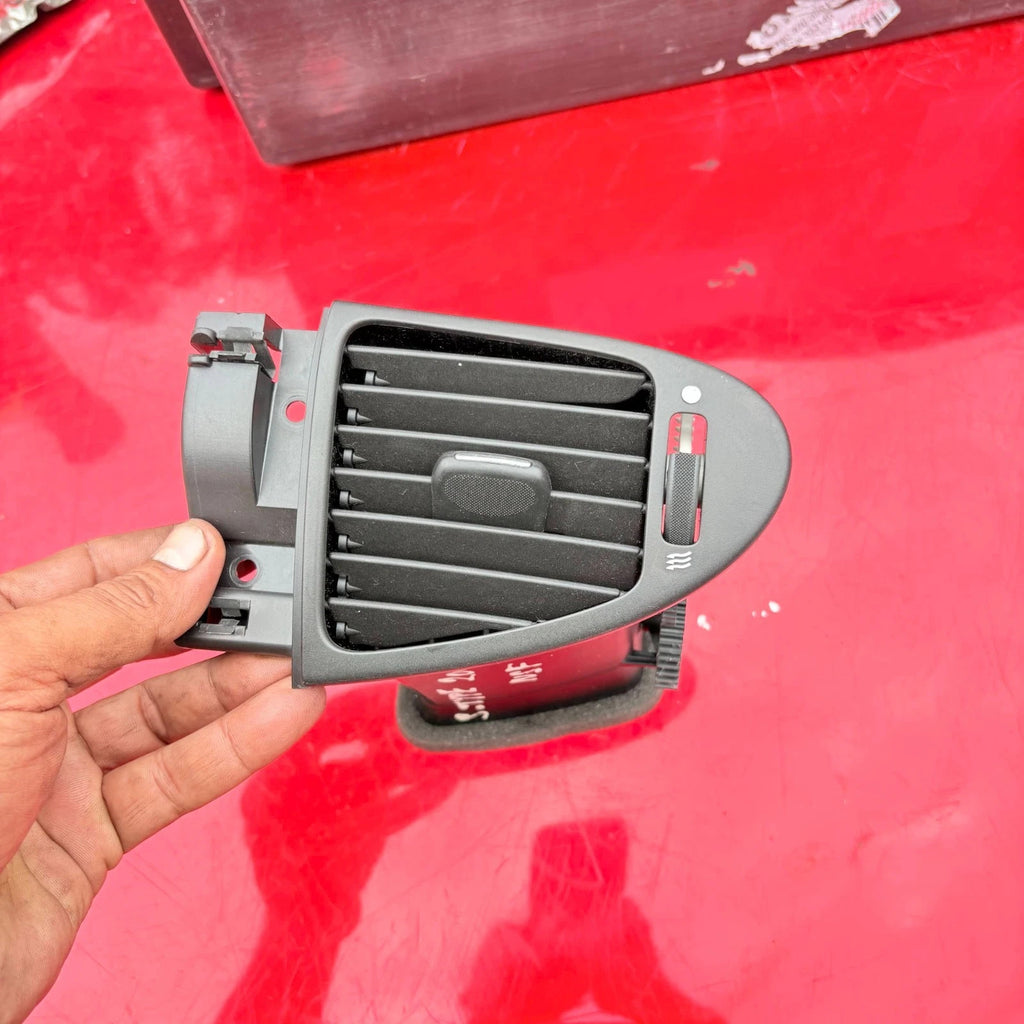 Jaguar S-Type 1999-2008 Front Passenger Dash Air Vent 2R8319C893