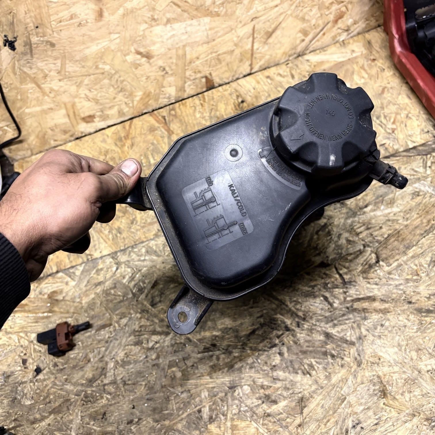 BMW 320i E90 2010 Coolant Expansion Tank Reservoir 17137567462 7567462