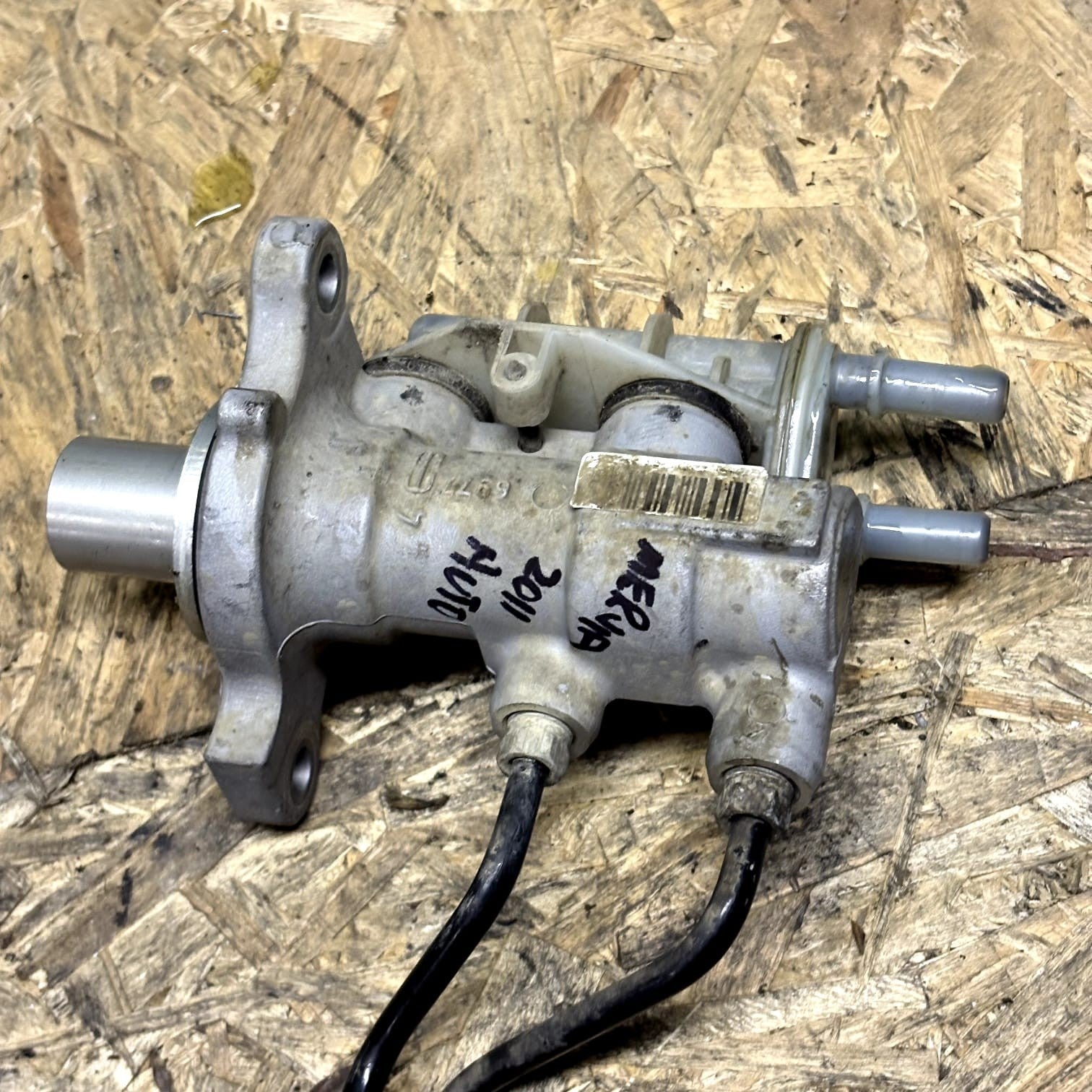 Vauxhall Opel Meriva 2011 Brake Master Cylinder UK552566-33 Stock 6977