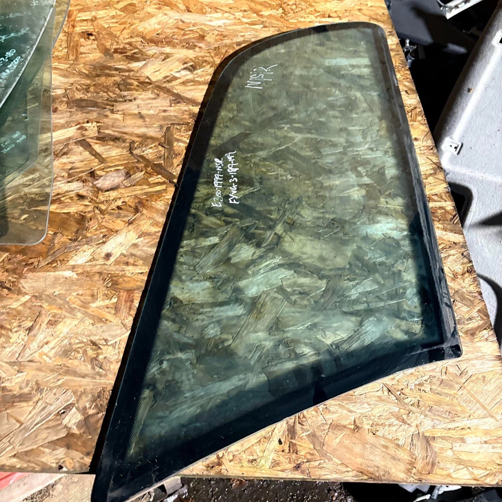 MERCEDES BENZ E CLASS E300 REAR LEFT PASSENGER SIDE WINDOW QUARTER GLASS 1999