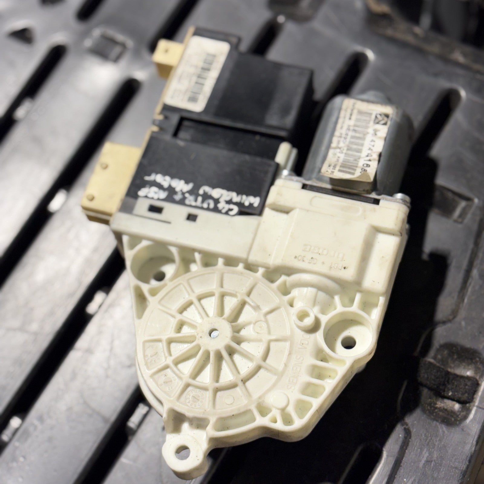Citroen C4 2004-2010 PASSENGER NEAR SIDE FRONT WINDOW MOTOR 996386-103