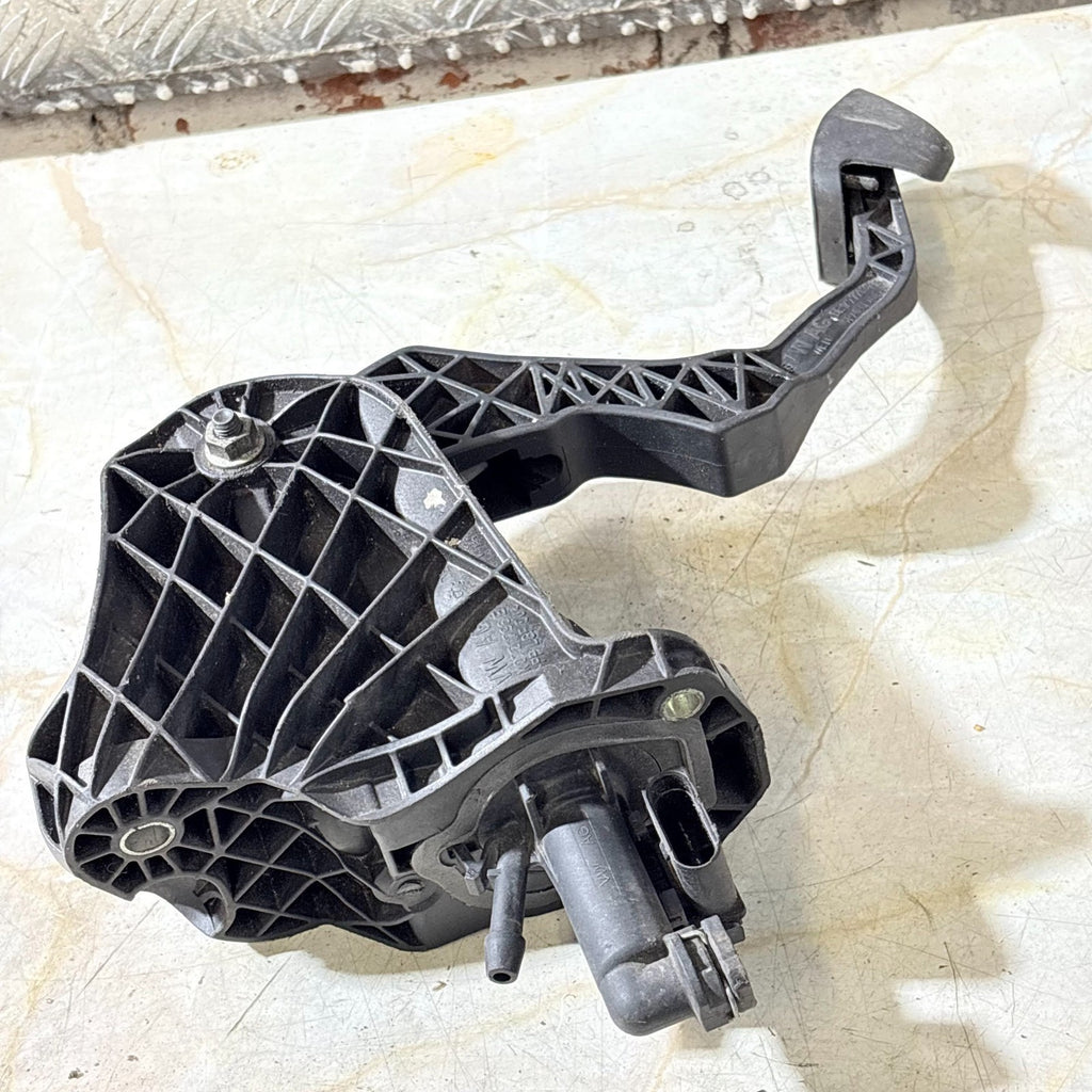 Seat Toledo MK3 5P 2.0TDi 103kW 2007 Diesel RHD Clutch pedal assembly 1K0721796E