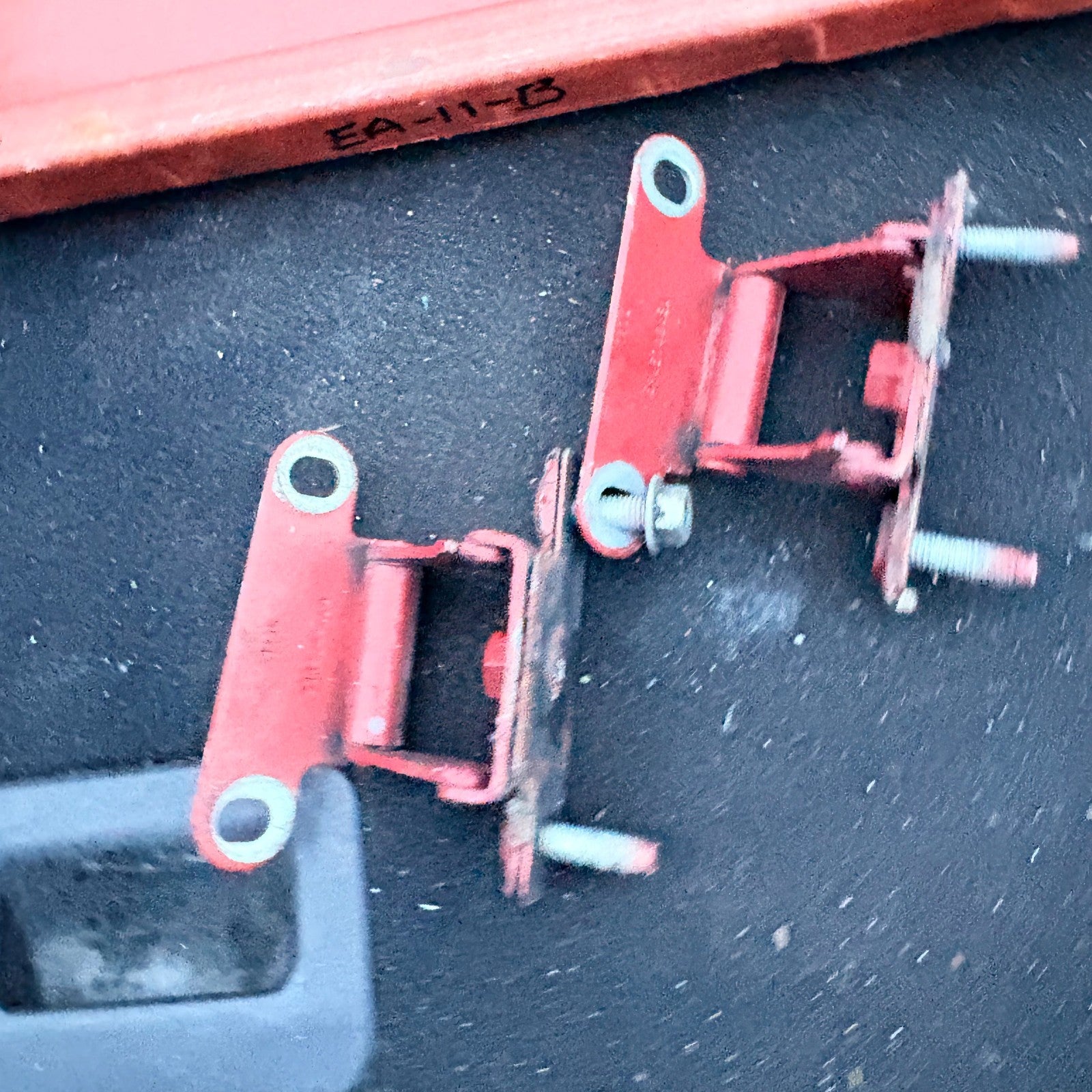 DODGE CALIBER DOOR HINGES PAIR RIGHT/LEFT REAR (2006-2013)