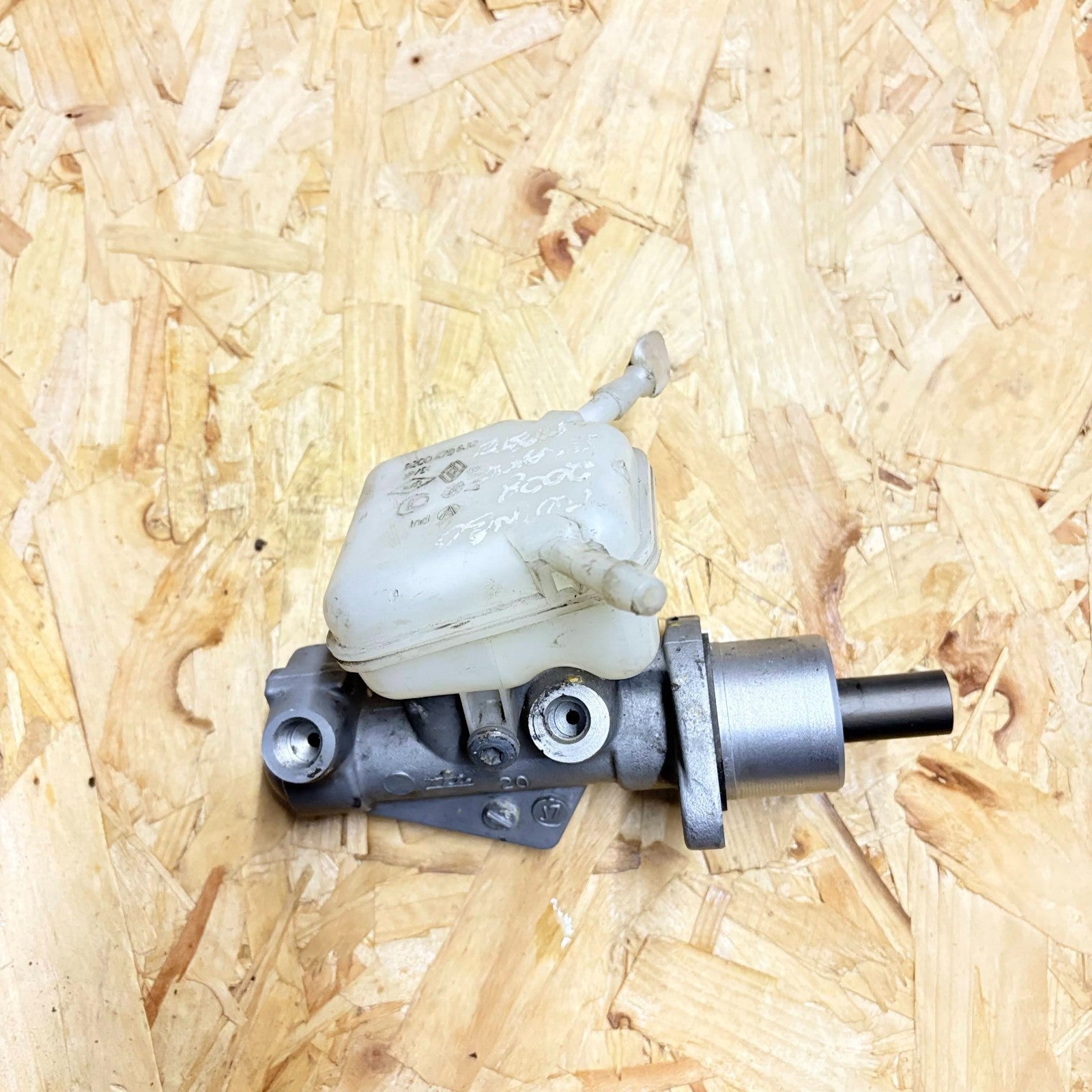 RENAULT TWINGO 2007-2008 BRAKE MASTER CYLINDER 8200479632