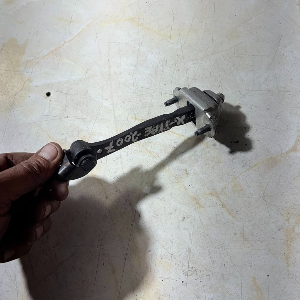 JAGUAR X-TYPE 2001-2009 FRONT LEFT PASSENGER DOOR CHECK STRAP STAY