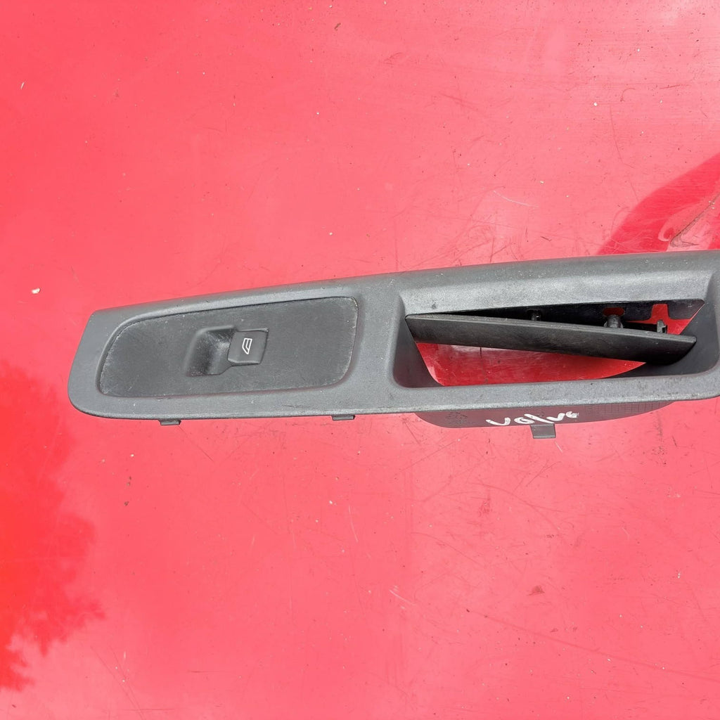 Volvo S40 V50 C30 Front Left Passenger Window Switch Door Pull Handle 8679473